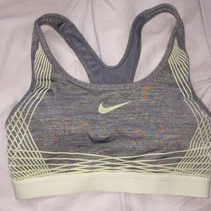 Nike Women’s Small Sports Bra with Removable Cups